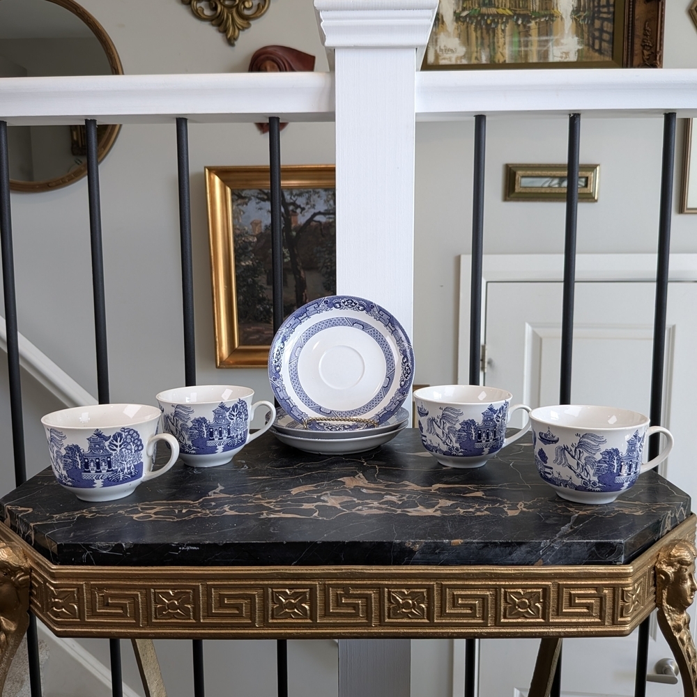 Royal Oak Flying Horse Tea Cups and Saucers Chinoiserie